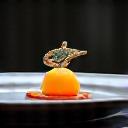 Moderní molekulární gastronomická tvorba na talíři